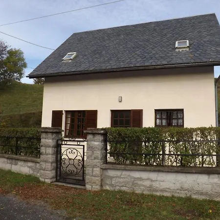 Feriehus Maison De Vacances Au Coeur Des Volcans D'auvergne, 4 Pers, Jardin Ferme, Proche Lac Et Montagnes - Fr-1-742-246 Tremouille (Cantal)