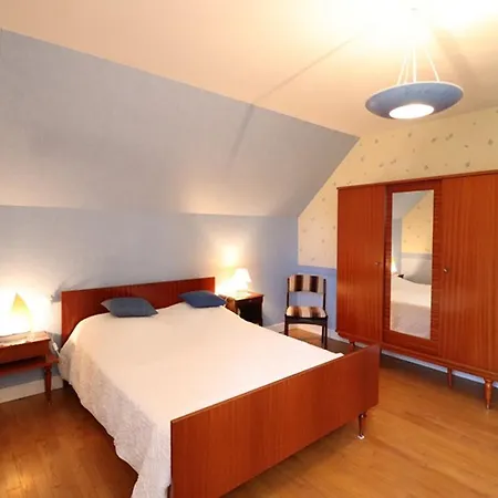 Maison De Vacances Au Coeur Des Volcans D'auvergne, 4 Pers, Jardin Ferme, Proche Lac Et Montagnes - Fr-1-742-246