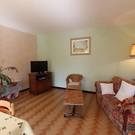 Maison De Vacances Au Coeur Des Volcans D'auvergne, 4 Pers, Jardin Ferme, Proche Lac Et Montagnes - Fr-1-742-246 Feriehus *