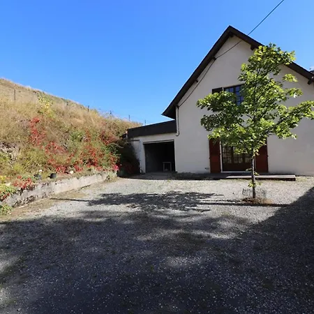 Maison De Vacances Au Coeur Des Volcans D'auvergne, 4 Pers, Jardin Ferme, Proche Lac Et Montagnes - Fr-1-742-246